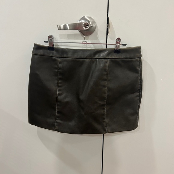 Zara Mini Skirt - Picture 2 of 3